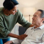 Empleos en cuidado de ancianos: requisitos, funciones y oportunidades laborales